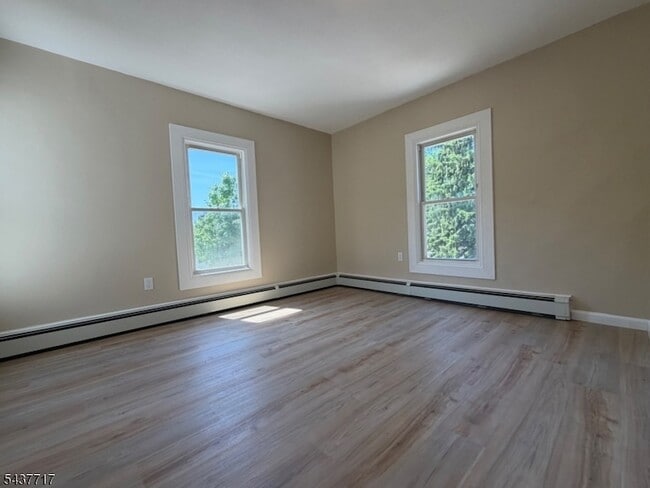 Building Photo - 28 Diller Ave