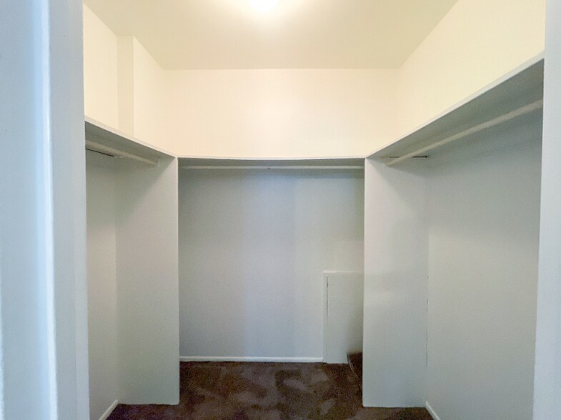 Building Photo - 46 Township Line Rd