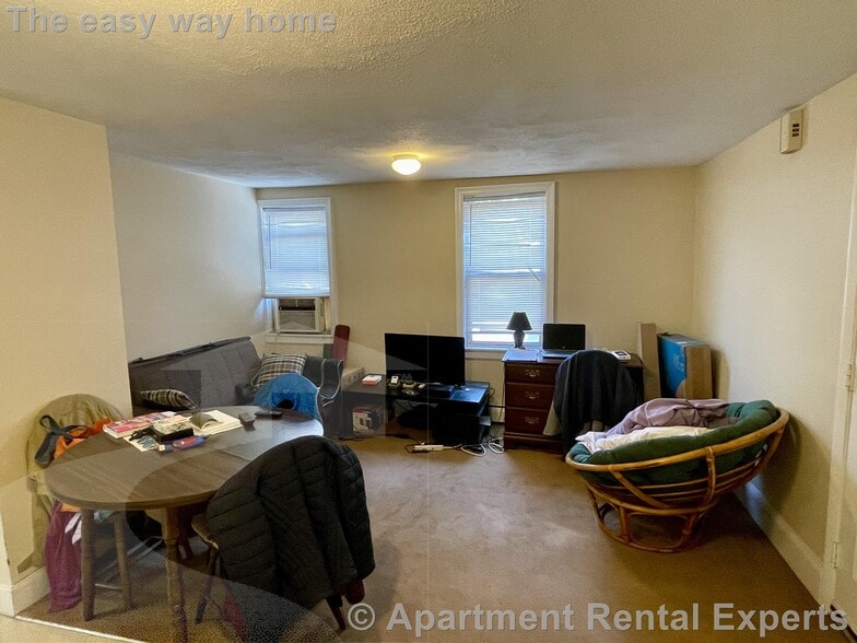Building Photo - 123 Amory St