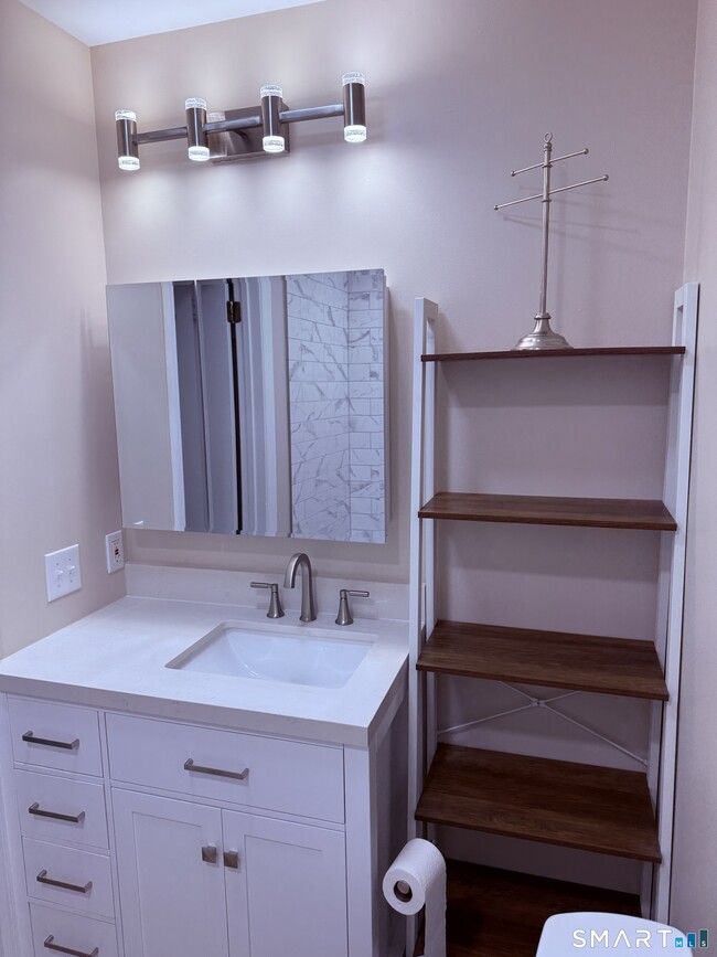 Building Photo - 41 1/2 Cedar Crest Pl