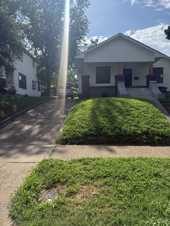 Building Photo - 310 N Rosedale Ave