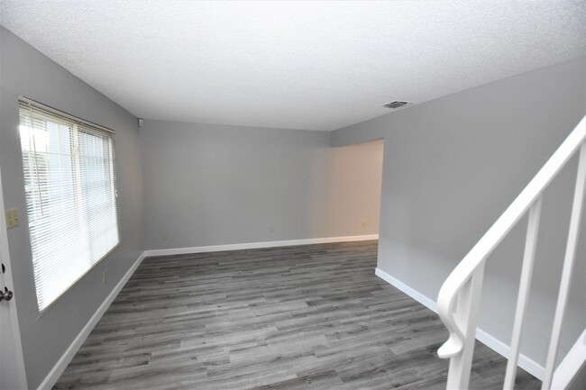 Building Photo - 8744 Woodman Way