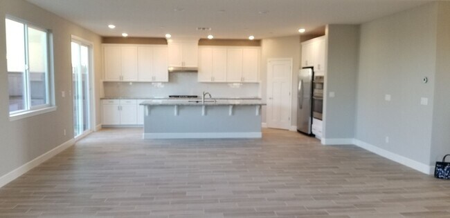 Building Photo - 1561 Osborn Dr
