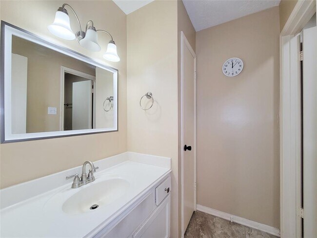 Building Photo - 21303 Park Holly Ct