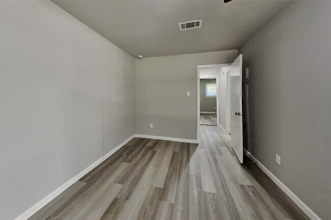 Building Photo - 1618 Live Oak Hollow St