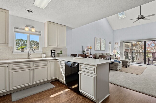 Building Photo - Seasonal Rental Available 9/10/25-3/31/26
