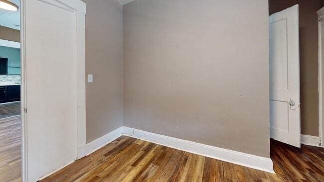 Building Photo - 4104 Clybourne