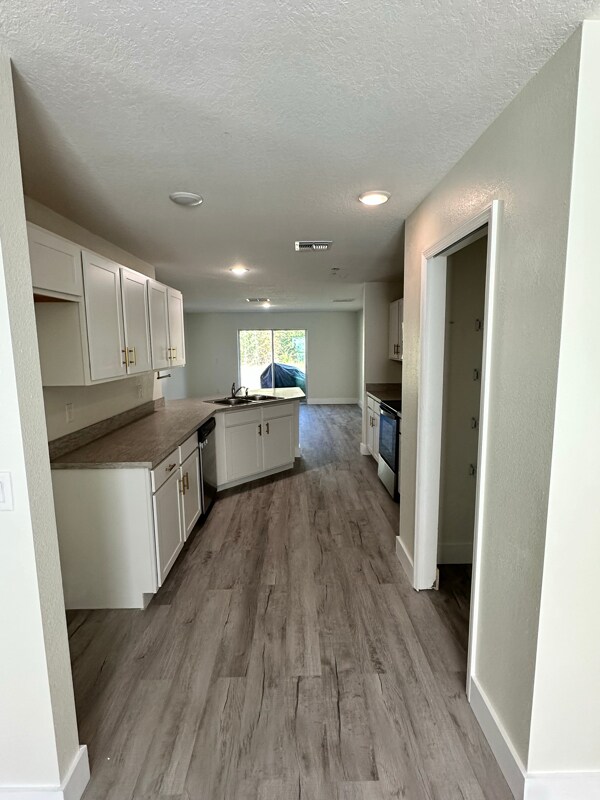 Building Photo - 176 Pine Grove Dr