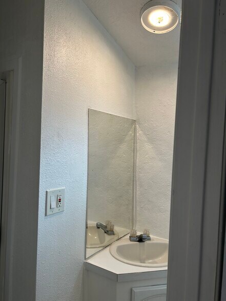 Building Photo - 33141 Case St