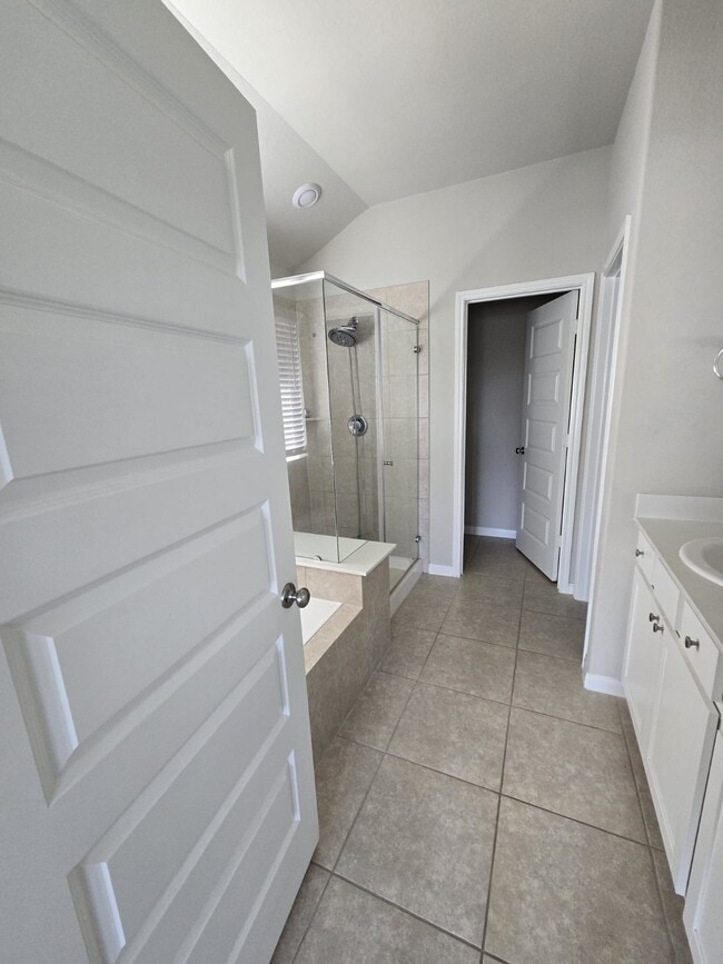 Building Photo - 2815 Dry Creek Dr