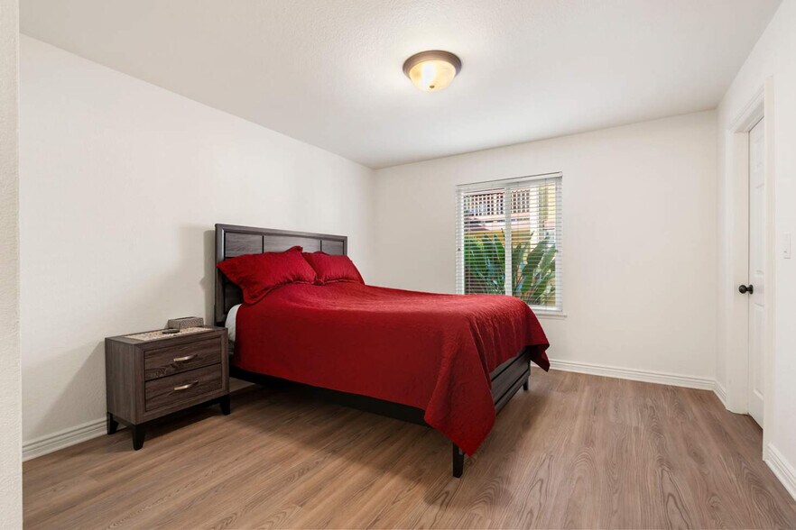 Building Photo - 1000 Estes St