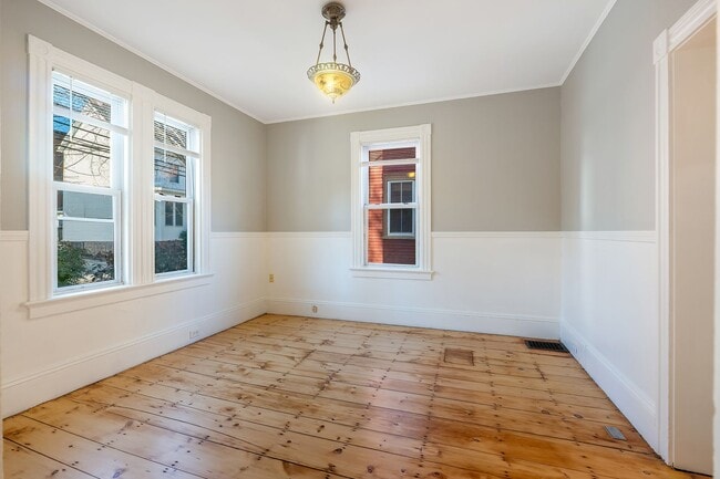 Building Photo - 105-107 Richards