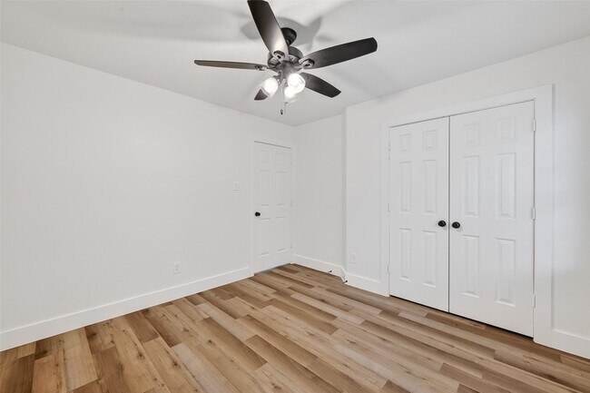 Building Photo - 2018 Village Ct Ln