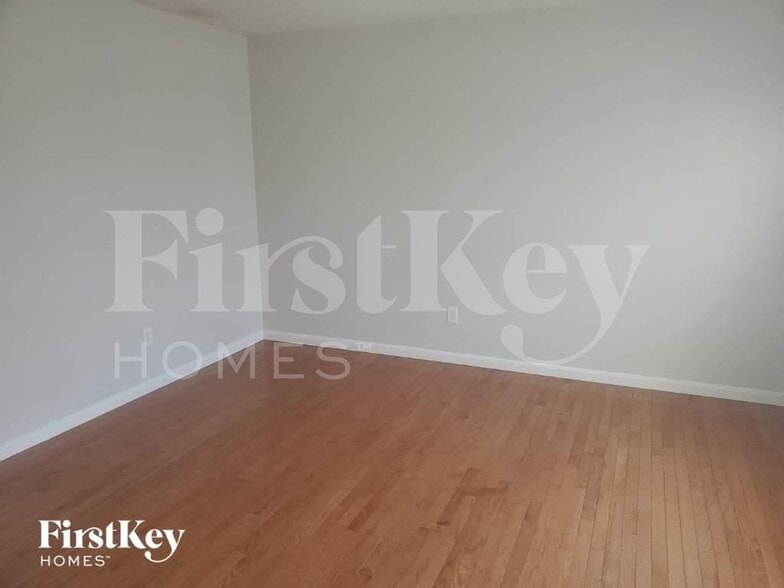 Building Photo - 356 Brandon Dr