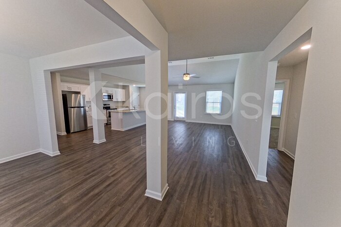 Building Photo - 204 Redwood Ct