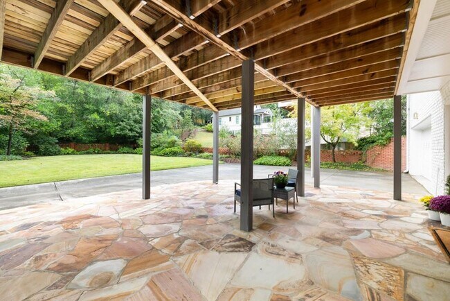 Building Photo - 1737 Barnesdale Way NE