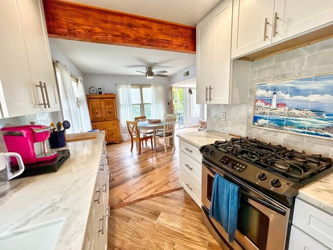 Building Photo - Steps to the beach from this Ocean View Condo with 2 car garage