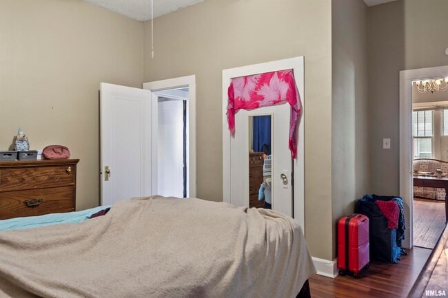 Building Photo - 1214 W Monroe St