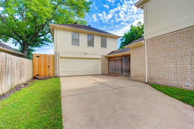 Building Photo - 14823 Atterbury Dr