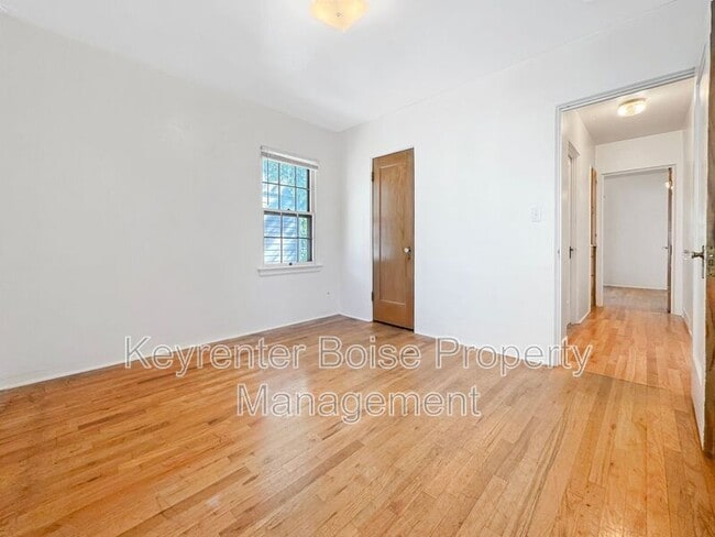 Building Photo - 1203 N 8th St