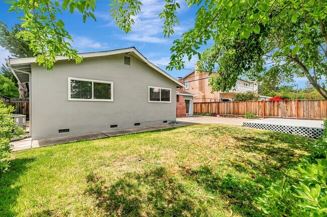 Building Photo - Cambrian Park Home Near Top Schools & Park...