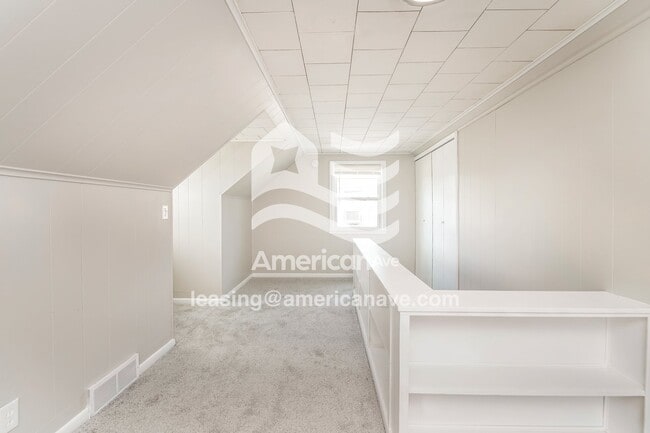 Building Photo - 2170 Parkview Pl
