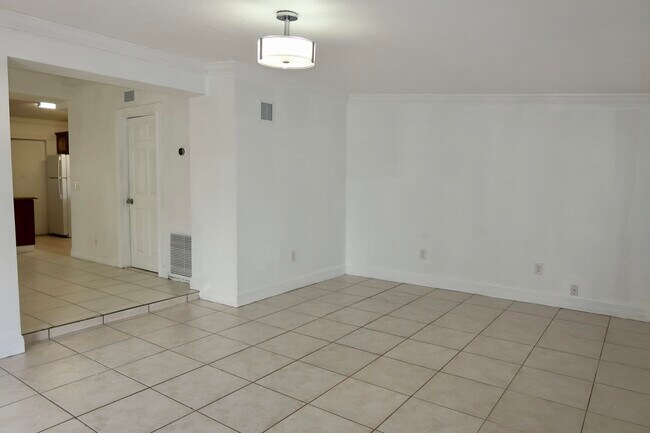 Building Photo - 5624 Purdy Ln