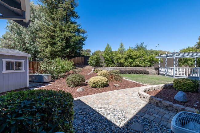 Building Photo - 16770 Wild Oak Ct