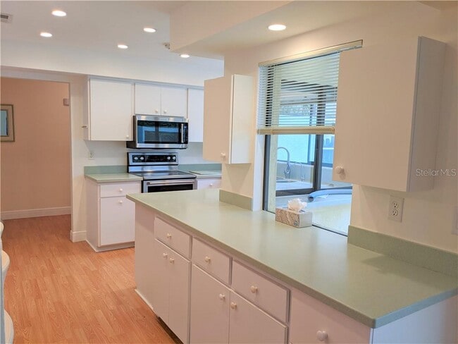 Building Photo - 3739 Glen Oaks Manor Dr