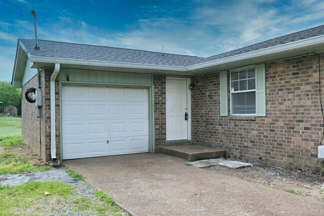 Building Photo - 104 Walnut Crest Dr