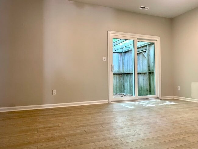 Building Photo - 3-Bedroom Townhome for Rent - Hampton, VA