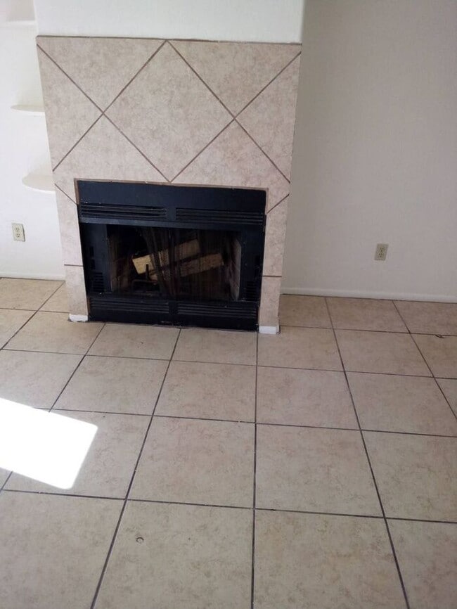 Building Photo - Nice 2 bedroom - 1 bath in Southside Tucson