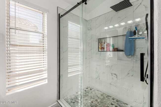 Building Photo - 10420 W Reade Ave