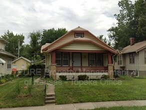 Building Photo - 2219 SW Huntoon St