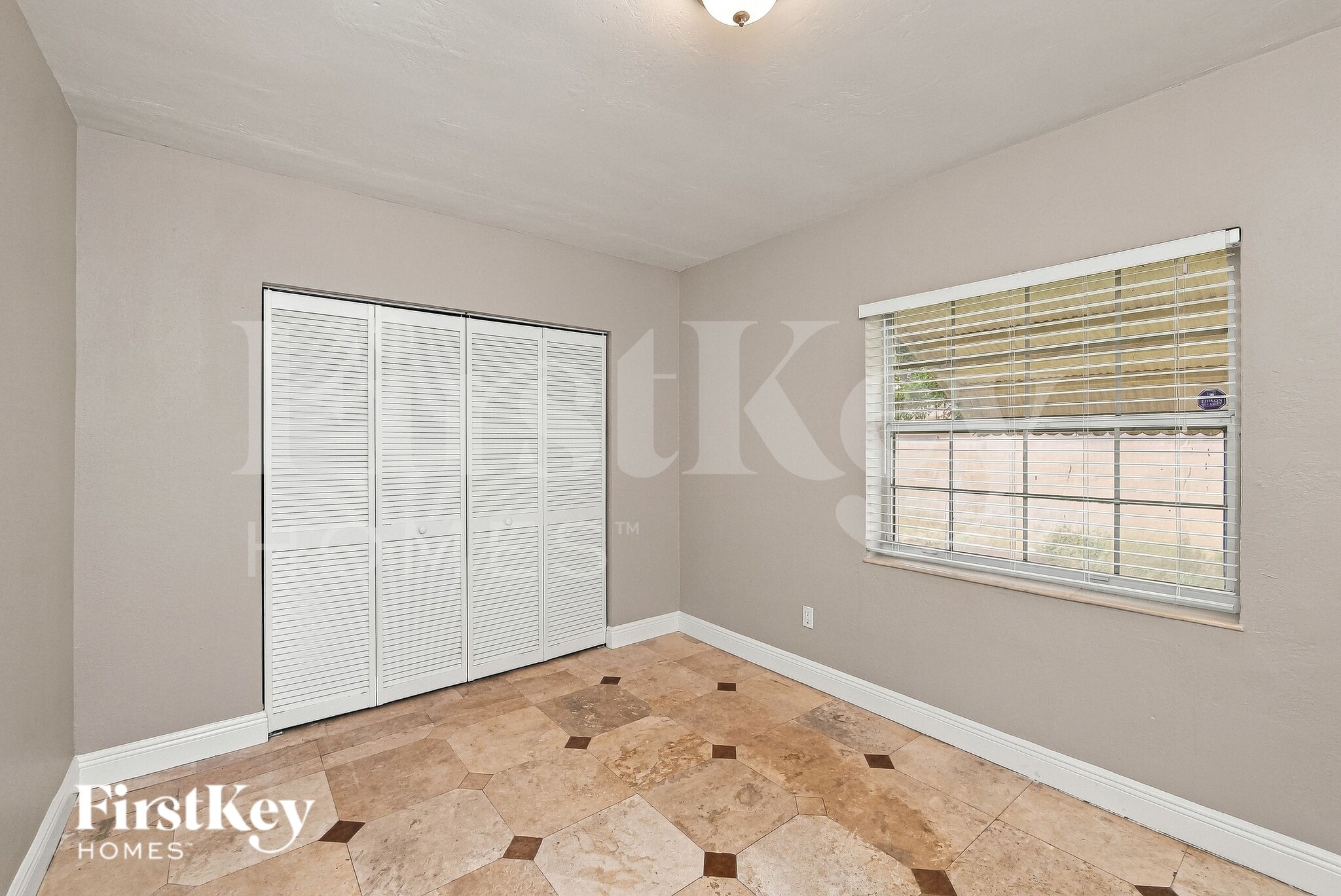 Building Photo - 1379 NE 178th St