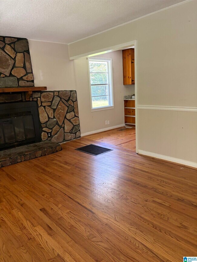 Building Photo - 1720 Home Garden Dr