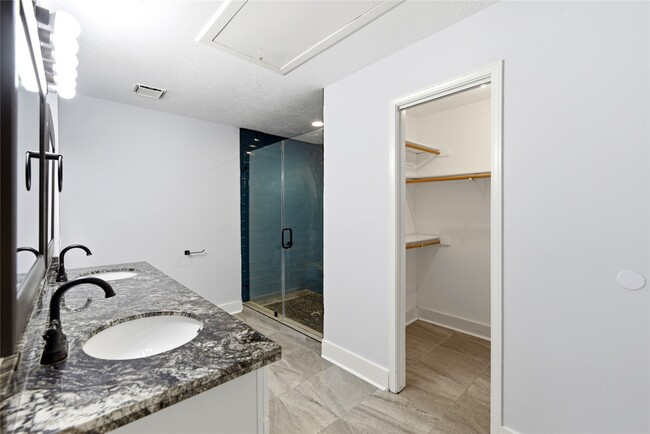 Building Photo - 16625 Ivy Grove Dr