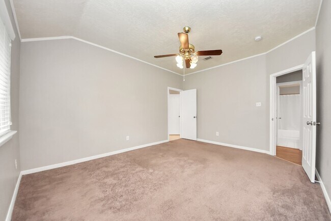 Building Photo - 15739 Oak Mountain Dr