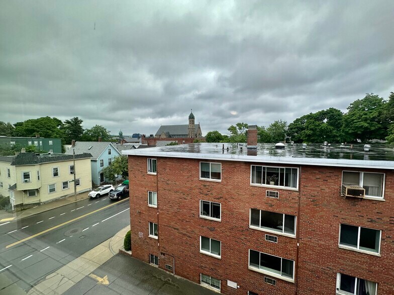 Building Photo - 360 Market St