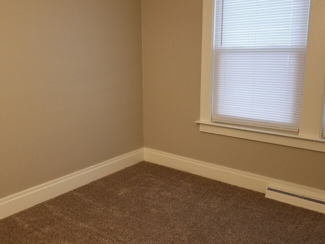 Building Photo - 182 W Euclid Ave