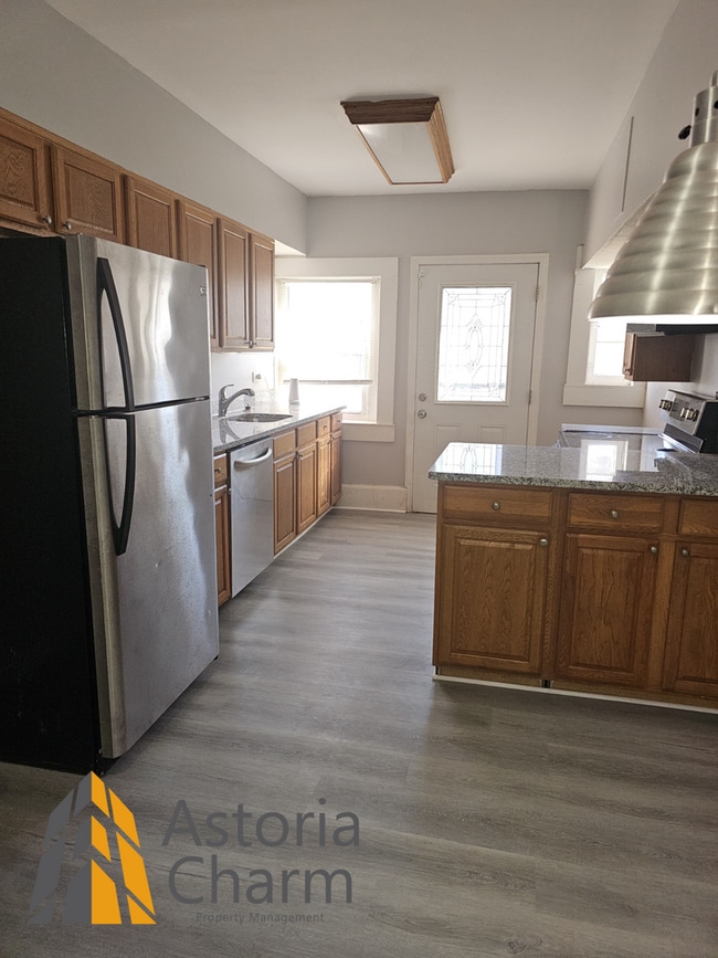 Building Photo - Updated 3 Bedroom + Free TV & PS5 with Mov...