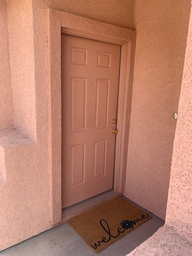 Building Photo - 2 Bedroom Townhouse