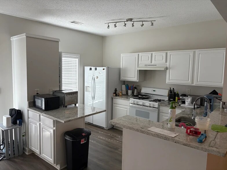 Building Photo - 13082 Region Trce
