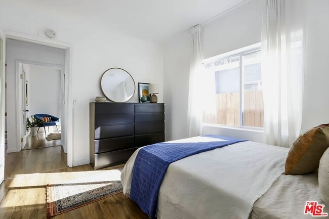 Building Photo - 619 S Louise St