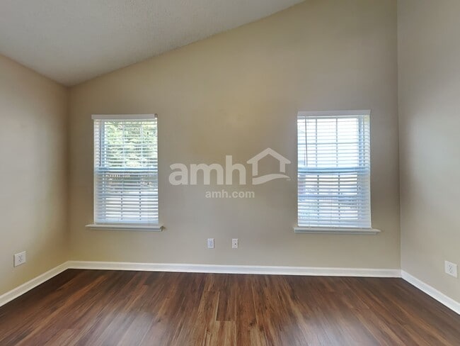 Building Photo - 104 Windy Meadow Way