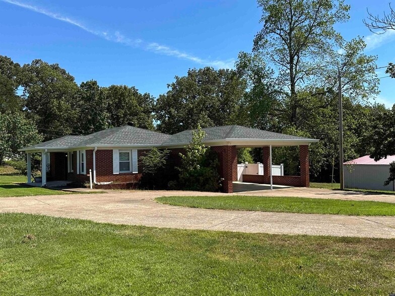 House with Car Port - 2550 Old Highway 69