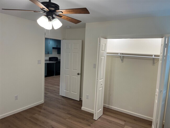 Building Photo - 535 Plymouth St