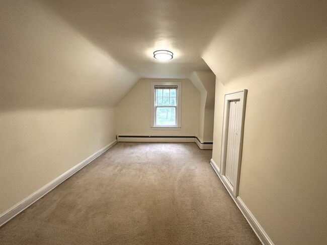 Building Photo - 3 bedrooms, 1.5 bath