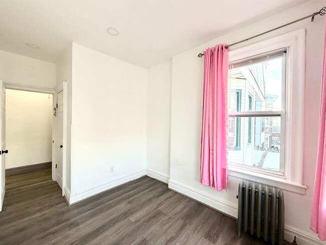 Building Photo - 275 Linden Ave