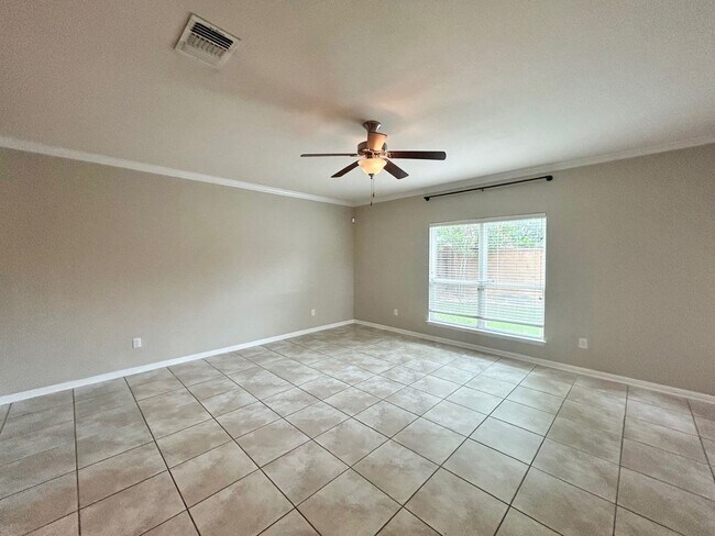 Building Photo - Gorgeous 4 Bed/ 3Bath house for rent! Avai...
